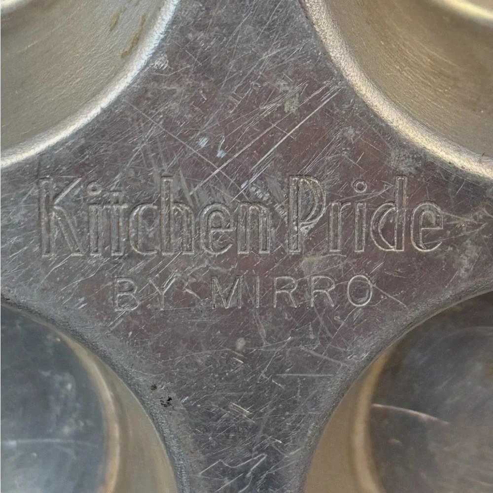 Vintage Kitchen Pride Aluminum 12 Cup Muffin Pan